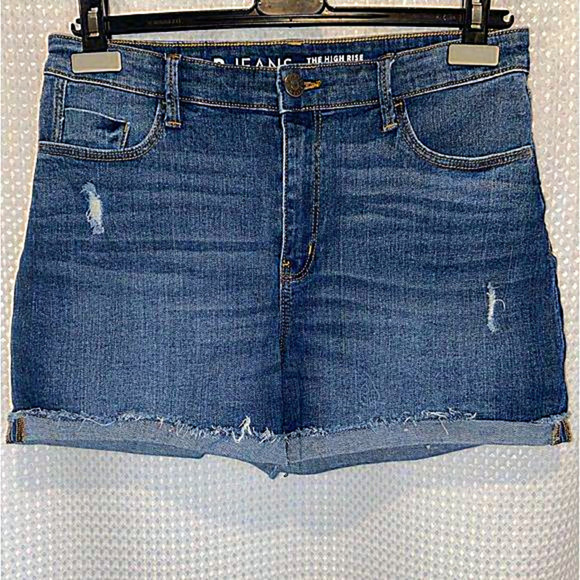 Women’s Reitmans high waisted roll up distressed stretchy Jean Shorts size 29 - Picture 1 of 10